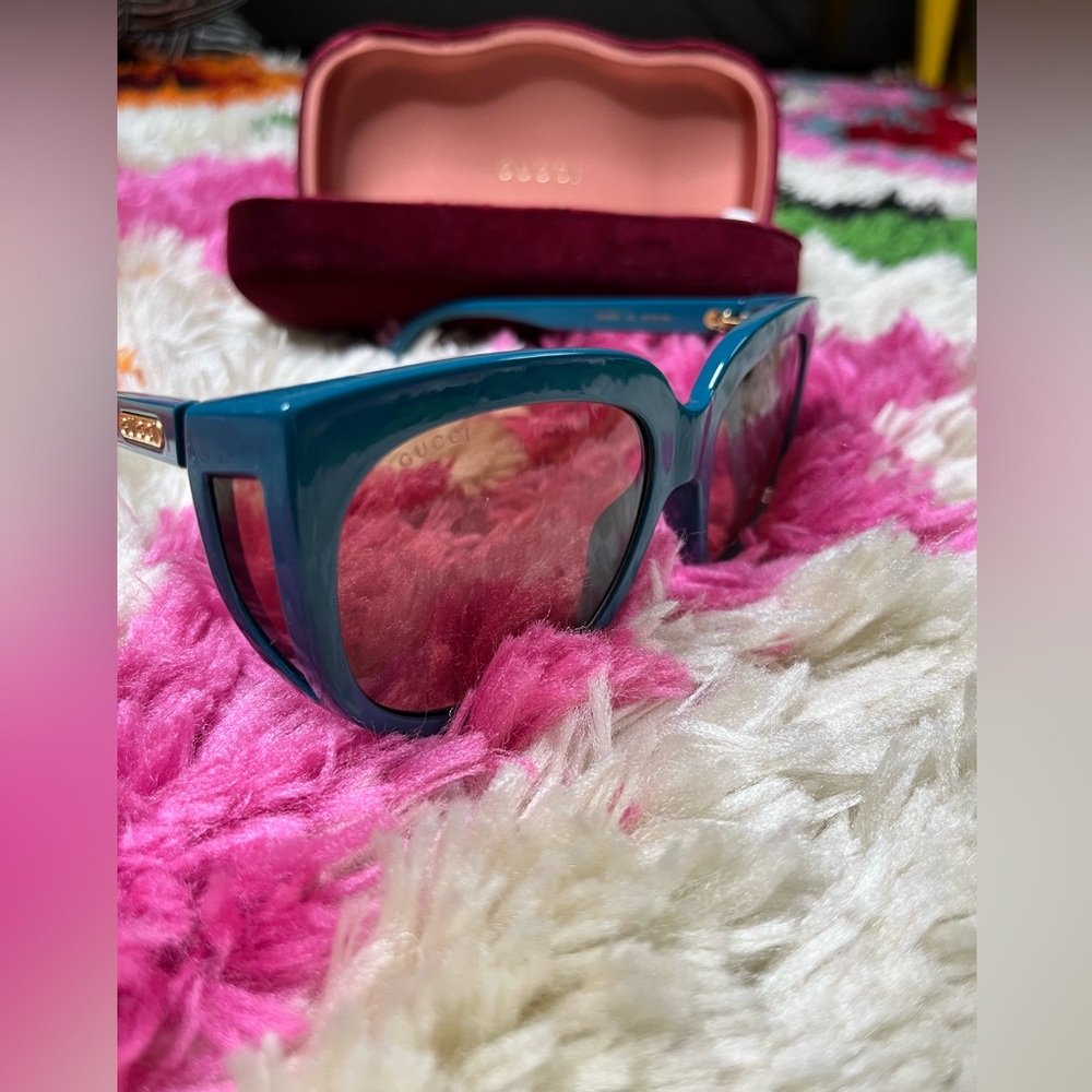 Gucci sunglasses. - Picture 5 of 7